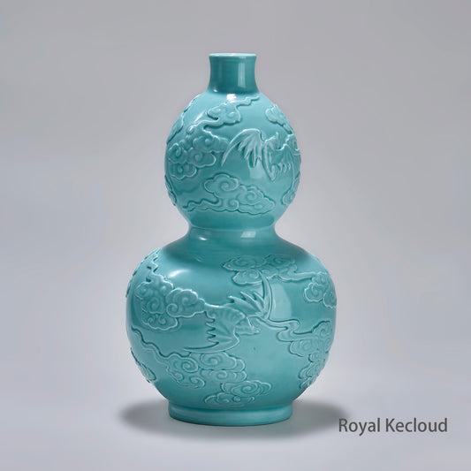 Chinese Royal Celadon Porcelain Vase – Qing Dynasty Double-Gourd HuLuPing