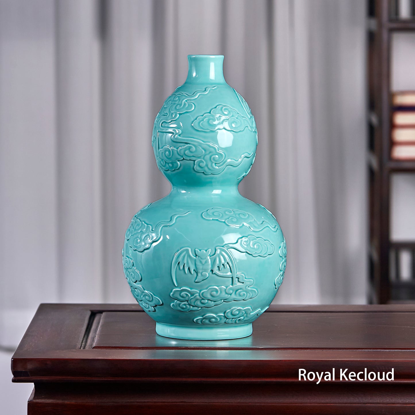 Chinese Royal Celadon Porcelain Vase – Qing Dynasty Double-Gourd HuLuPing
