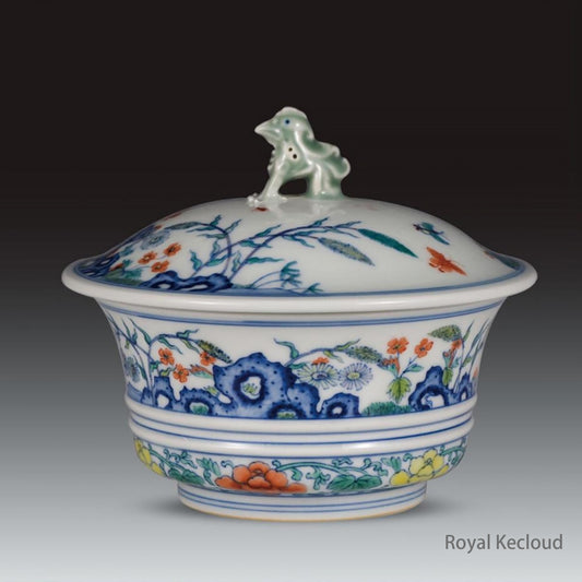 Qing Dynasty Yongzheng | Doucai (Contrasted Colors) ‘Butterfly and Flower’ Ceramic Bowl and Cover