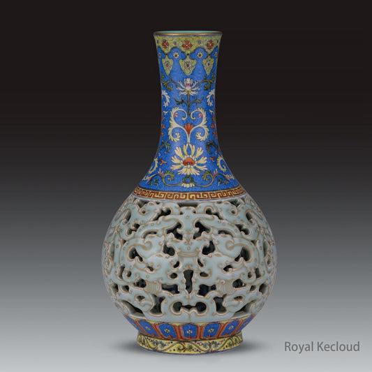Royal Porcelain Vase | Qing Dynasty Qianlong | Famille Rose Gilt-Decorated Reticulated