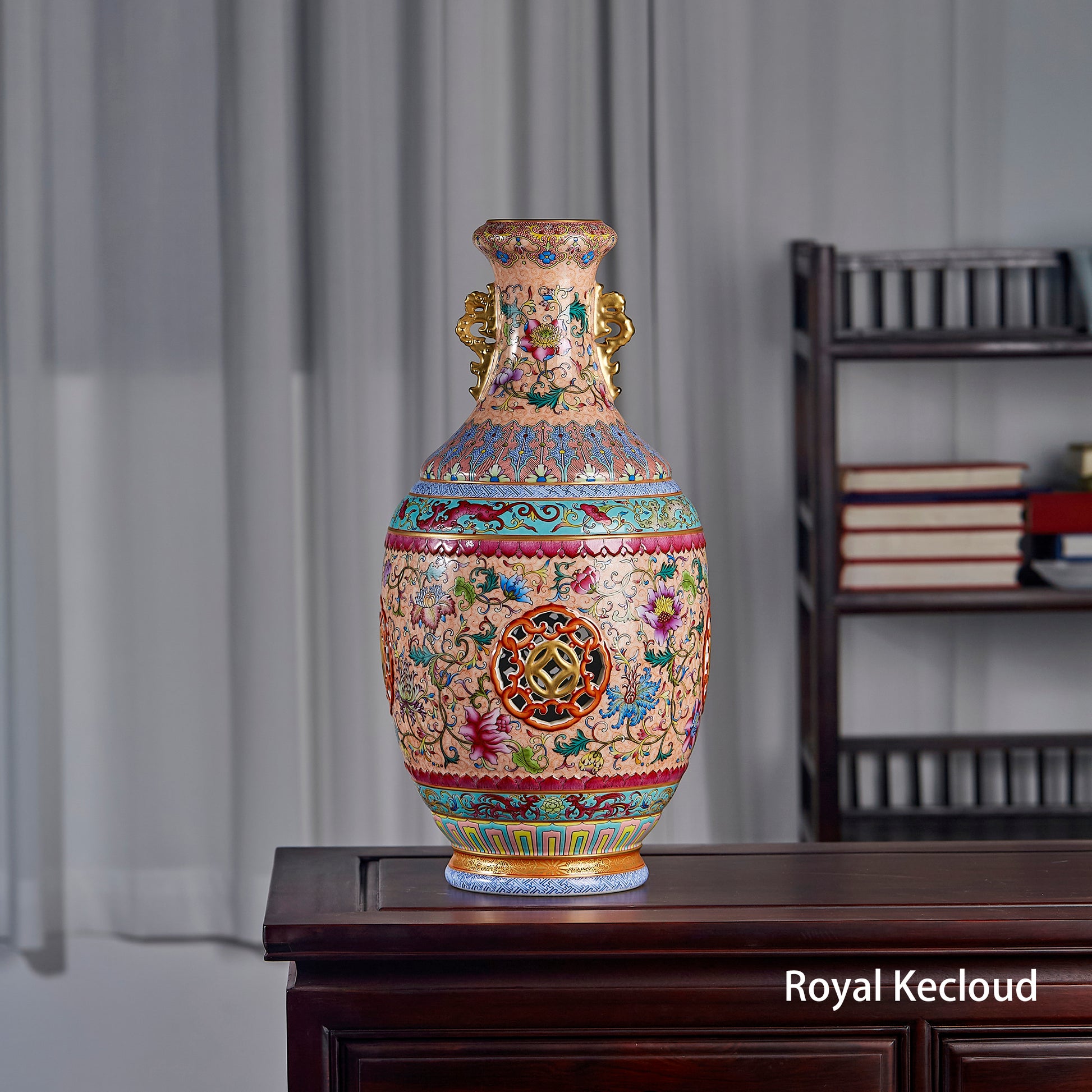 Qing_Dynasty_Western-Color_YangCai_Florals_Imperial_Ceramic_Vase