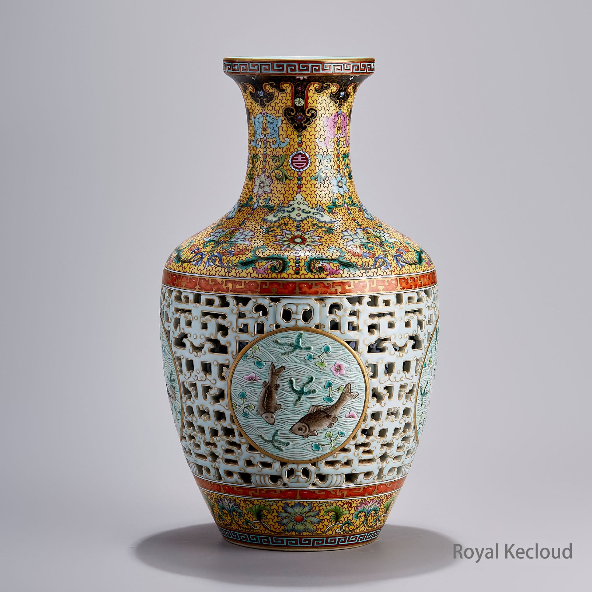 Jingdezhen Handmade Celadon-Glazed Reticulated Vase Decorated with Fish