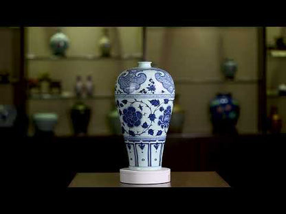 Porcelana real antigua china: jarrón Prunus azul y blanco con diseños de peonía entrelazados, MeiPing
